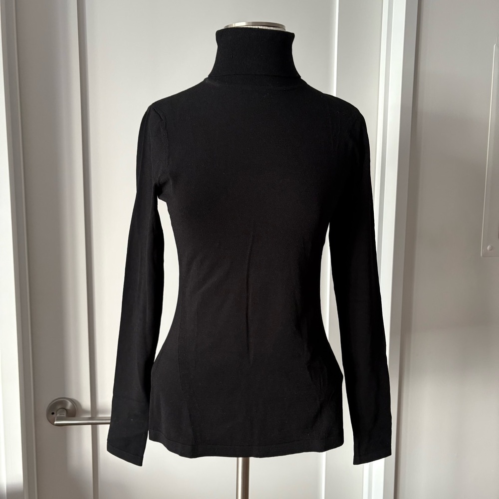 DVF Diane Von Furstenberg Fitted Light Weight Turtleneck Sweater Black sz S